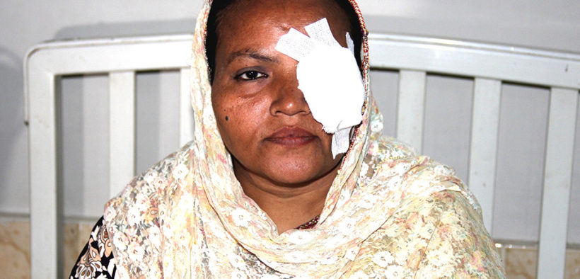 Fehmida Bibi, 38 years old, from Pakistan, a victim of preventable blindness